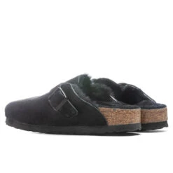 Birkenstock Narrow Boston Shearling - Black 9 Birkenstock Narrow Boston Shearling - Black -Birkenstock Store Birkenstock Narrow Boston Shearling Black 0259883 03 09 22 Feature 4