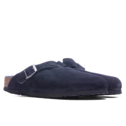 Birkenstock Narrow Boston Shearling - Midnight 8 Birkenstock Narrow Boston Shearling - Midnight -Birkenstock Store Birkenstock Narrow Boston Shearling Midnight 1020584 10 24 22 Feature VR 3