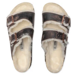 Birkenstock Wide Arizona Shearling - Habana Oil 9 Birkenstock Wide Arizona Shearling - Habana Oil -Birkenstock Store Birkenstock Wide Arizona Shearling Habana Oil 1021065 09 04 22 Feature JM 6