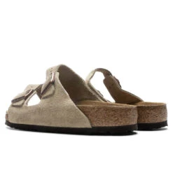 Birkenstock Wide Arizona - Taupe -Birkenstock Store Birkenstock Wide Arizona Taupe 0051461 03 10 22 Feature 3