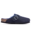 Birkenstock Wide Boston Shearling - Midnight -Birkenstock Store Birkenstock Wide Boston Shearling Midnight 1020594 10 24 22 Feature VR 2 JM