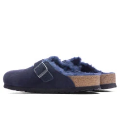 Birkenstock Wide Boston Shearling - Midnight -Birkenstock Store Birkenstock Wide Boston Shearling Midnight 1020594 10 24 22 Feature VR 3