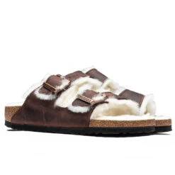 Birkenstock Women's Narrow Arizona Shearling - Habana Oil -Birkenstock Store Birkenstock Women s Narrow Arizona Shearling BERYL 1023259 09 04 22 Feature JM 6