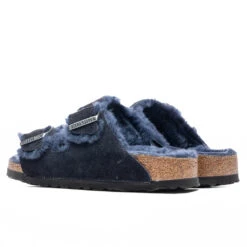 Birkenstock Women's Narrow Arizona Shearling - Midnight -Birkenstock Store Birkenstock Women s Narrow Arizona Shearling Midnight 1020583 09 04 22 Feature JM 3