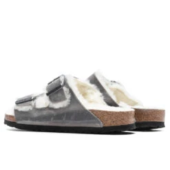 Birkenstock Women's Narrow Arizona Shearling - Iron Oil -Birkenstock Store Birkenstock Womens Narrow Arizona Shearling Iron Oil 1021109 12 17 22 S NF Feature 4