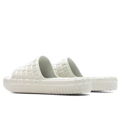 CMFRT Slides - Platinum -Birkenstock Store CMFRT Slides Platinum SS23SL001 PLTNM 09 20 23 Feature KN 5