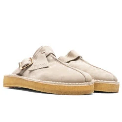 Clarks Trek Mule - Sand -Birkenstock Store Clarks Trek Mule Sand 26168619 07 28 22 Feature JP 2