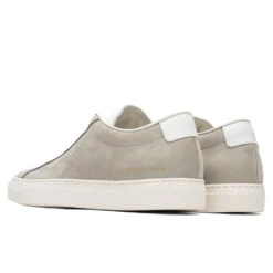 Common Projects Achilles Low In Nubuck - Olive -Birkenstock Store Common Projects Achilles Low in Nubuck Olive 2293 1010 04 07 2021 01