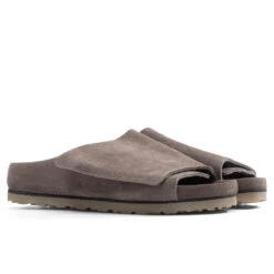 Fear Of God X Birkenstock The Los Feliz Suede - Ash -Birkenstock Store Fear of God x Birkenstock The Los Feliz Suede Ash 1024729 ASH 01 21 23 Feature KN 5