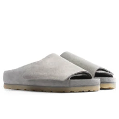 Fear Of God X Birkenstock The Los Feliz Suede - Cement -Birkenstock Store Fear of God x Birkenstock The Los Feliz Suede Cement 1024765 CEM 01 21 23 Feature KN 4