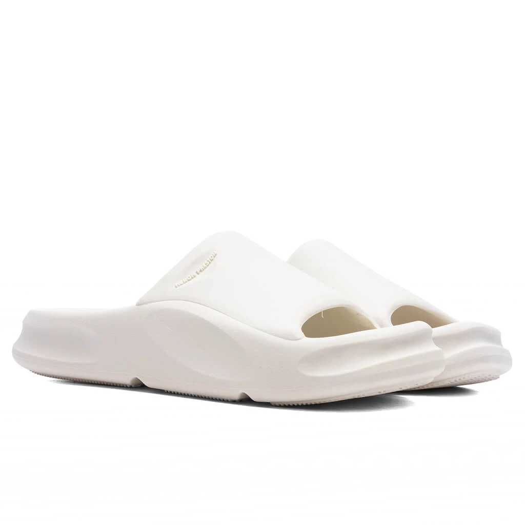 Eco Moulded Slider - White/No Color 5 Eco Moulded Slider - White/No Color - Image 3