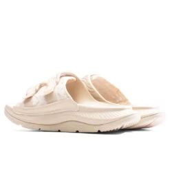 Hoka Ora Luxe - Shifting Sand/Dune -Birkenstock Store Hoka One One Ora Luxe Shifting Sand Dune 1134150 SSDD 01 20 23 Feature KN 8