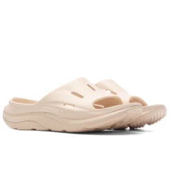 Hoka Ora Recovery Slide 3 - Shifting Sand/Shifting Sand -Birkenstock Store Hoka One One Ora Recovery Slide 3 Shifting Sand Shifting Sand 1135061 SSSS 02 02 23 Feature VR 5