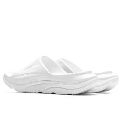 Hoka Ora Recovery Slide 3 - White/White 9 Hoka Ora Recovery Slide 3 - White/White -Birkenstock Store Hoka One One Ora Recovery Slide White White 1134527 WWH 12 05 22 Feature JP 5
