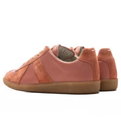 Maison Margiela Replica Low Top - Coquille/Arabesque 8 Maison Margiela Replica Low Top - Coquille/Arabesque -Birkenstock Store Maison Margiela Replica Low Top Coquille Arabesque S57WS0236 P1895 H9140 04 03 22 Feature 5
