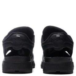 Maison Margiela X Reebok Décortiqué’ Classic Leather Sneaker - Black 11 Maison Margiela X Reebok Décortiqué’ Classic Leather Sneaker - Black -Birkenstock Store Maison Margiela x Reebok Decortique Classic Leather Sneaker Black S57WS0429.P4376.T8013 01 29 2022 01 4
