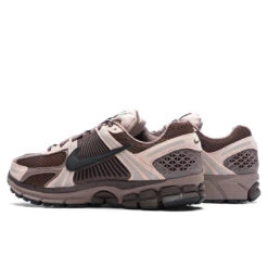 Nike Women's Zoom Vomero 5 - Plum Eclipse/Black/Pink Oxford -Birkenstock Store Nike Vomero 5 Women s Plum Eclipse Black Pink Oxford FV1166 200 10 20 23 Feature KN 5