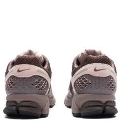 Nike Women's Zoom Vomero 5 - Plum Eclipse/Black/Pink Oxford -Birkenstock Store Nike Vomero 5 Women s Plum Eclipse Black Pink Oxford FV1166 200 10 20 23 Feature KN 6