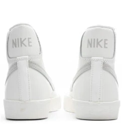 Nike Women's Blazer Mid '77 Vintage - Sail/Light Bone/Sail -Birkenstock Store Nike Women s Women s Blazer Mid 77 Vintage Sail Light Bone Sail CZ1055 120 11 12 22 Feature VR 8