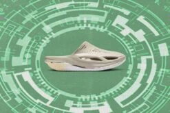 Nike X Matthew M. Williams 005 Slide - Light Bone/Chrome -Birkenstock Store Nike x Matthew M. Williams 005 Slide Light Bone Chrome DH1258 001 09 17 22 FEATURE01 4feea3a8 6ea3 4acd 87e8 ed1945bf3890