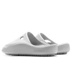 Meteor Padded Slider - Light Grey -Birkenstock Store Off White c o Virgil Abloh Meteor Padded Slider Light Grey OMIC014S23MAT0010505 05 08 23 Feature JP 5
