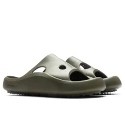Meteor Padded Slider - Military/Military 8 Meteor Padded Slider - Military/Military -Birkenstock Store Off White c o Virgil Abloh Meteor Padded Slider Military M OMIC014S23MAT0015656 05 08 23 Feature JP 5