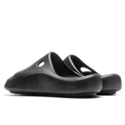 Meteor Rubber Slider - Black/Black -Birkenstock Store Off White c o Virgil Abloh Meteor Rubber Slider Black Black OMIC014F22MAT0011010 11 15 22 Feature VR 4