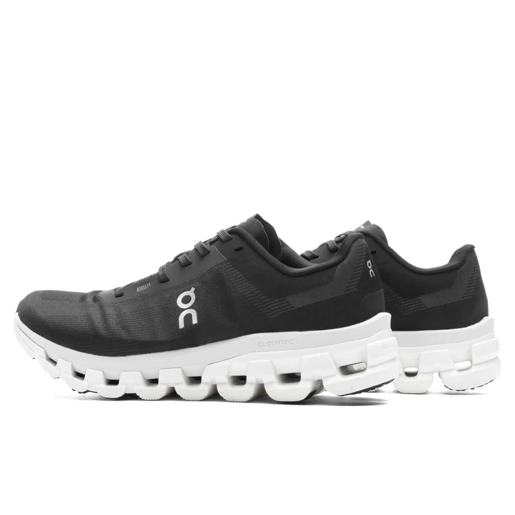 On Women's Cloudflow 4 - Black/White 4 On Women's Cloudflow 4 - Black/White - Image 3