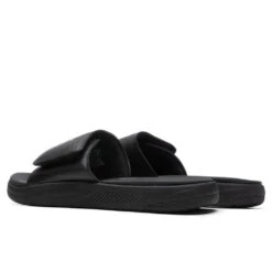 Puma X TMC SoftRide Slides - Black/White 9 Puma X TMC SoftRide Slides - Black/White -Birkenstock Store Puma Soft Ride x TMC Black 38505002 09 12 22 Feature JAYLEEN 5