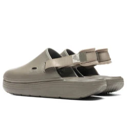 Suicoke Cappo - Olive -Birkenstock Store Suicoke Cappo Olive OG INJ 03 OLI 05 23 22 Feature JM 3