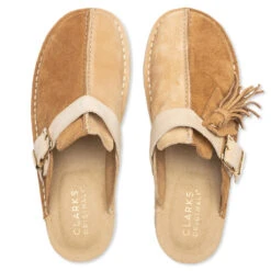 Clarks Trek Mule - Light Tan Combination -Birkenstock Store Trek Mule Light Tan Combination 26169975 06 23 23 Feature DV 6