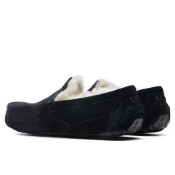 Ugg Ascot Slipper - Black -Birkenstock Store UGG Ascot Slipper Black 1101110 BLK 01 01 2022 01 3