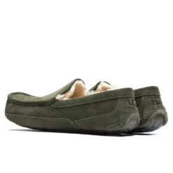 Ugg Ascot Slipper - Forest Night -Birkenstock Store UGG Ascot Slipper Forest Night 1101110 FRSN 12 11 22 Feature JM 5