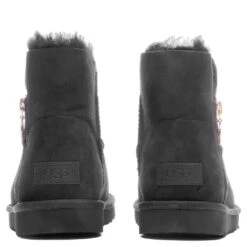 Ugg Women's Bailey Zip Mini Boot - Black 9 Ugg Women's Bailey Zip Mini Boot - Black -Birkenstock Store UGG Women s Bailey Zip Mini Boot Black 1112481 BLK 12 03 22 Feature JM 6