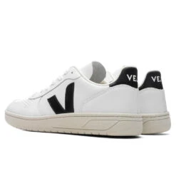 Veja Women's V-10 Leather - Extra White/Black 8 Veja Women's V-10 Leather - Extra White/Black -Birkenstock Store Veja Womens V 10 Leather Extra White Black VX0200005AP1P08 03 06 22 Feature 3