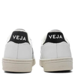 Veja Women's V-10 Leather - Extra White/Black 9 Veja Women's V-10 Leather - Extra White/Black -Birkenstock Store Veja Womens V 10 Leather Extra White Black VX0200005AP1P08 03 06 22 Feature 5