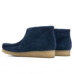 Clarks Wallabee Boot - Deep Blue -Birkenstock Store Wallabee Boot Deep Blue 26174050 09 08 23 Feature KN 5